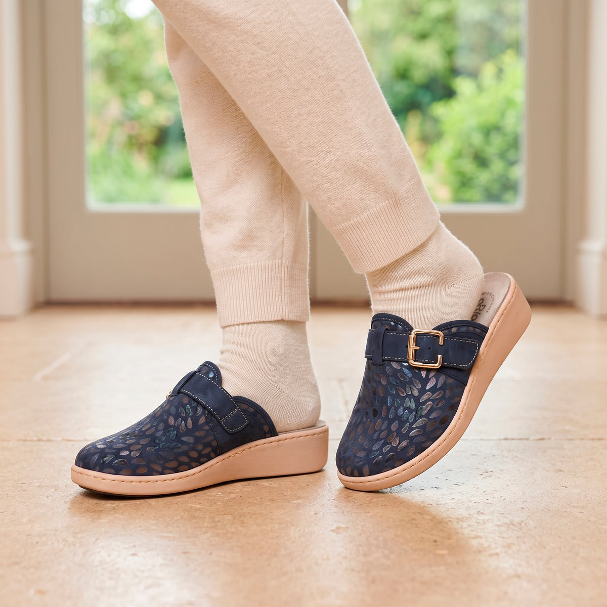 Ciabatte invernali da donna con fibbia regolabile e zeppa 4 cm - Art. 1504
