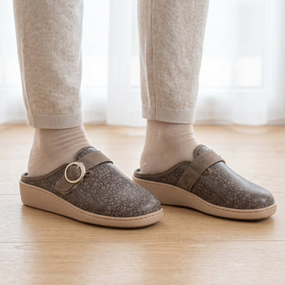 Ciabatte invernali da donna con velcro  regolabile e zeppa 4 cm - Art. 1646