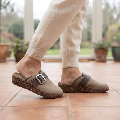 Ciabatte invernali da donna con fibbia regolabile e zeppa 4 cm - Art. 31503